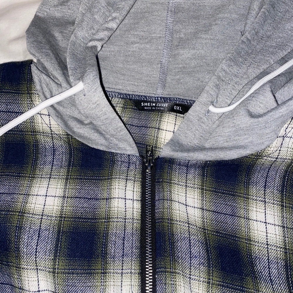 Cropped Flannel Jacket - Picture 3 of 3
